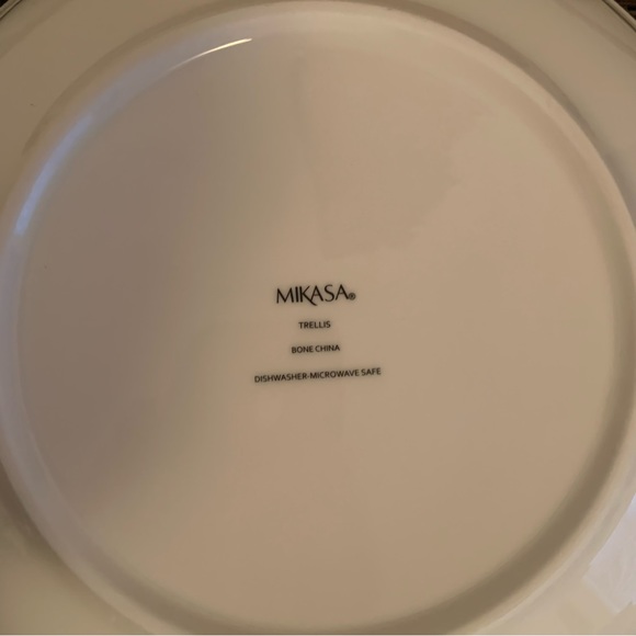 Mikasa Trellis White Flared Vegetable Serve Bowl - NIB - Picture 10 of 11